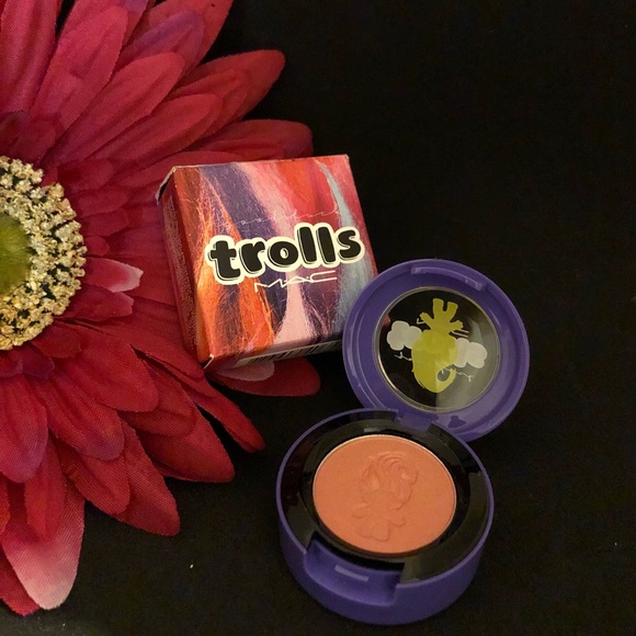 New MAC Good Luck Trolls Eyeshadow In Paradisco - Picture 4 of 11
